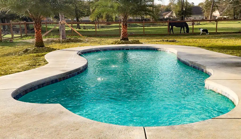 Leisure Pool's Eclipse fiberglass swimming pool design