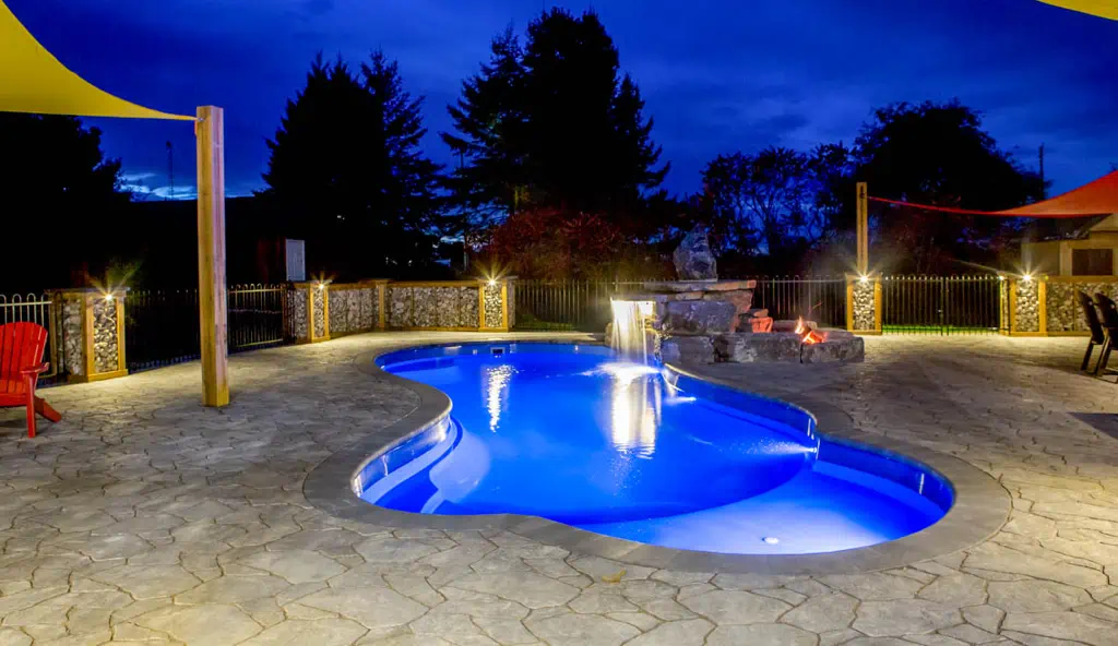 Leisure Pool's Eclipse fiberglass swimming pool design